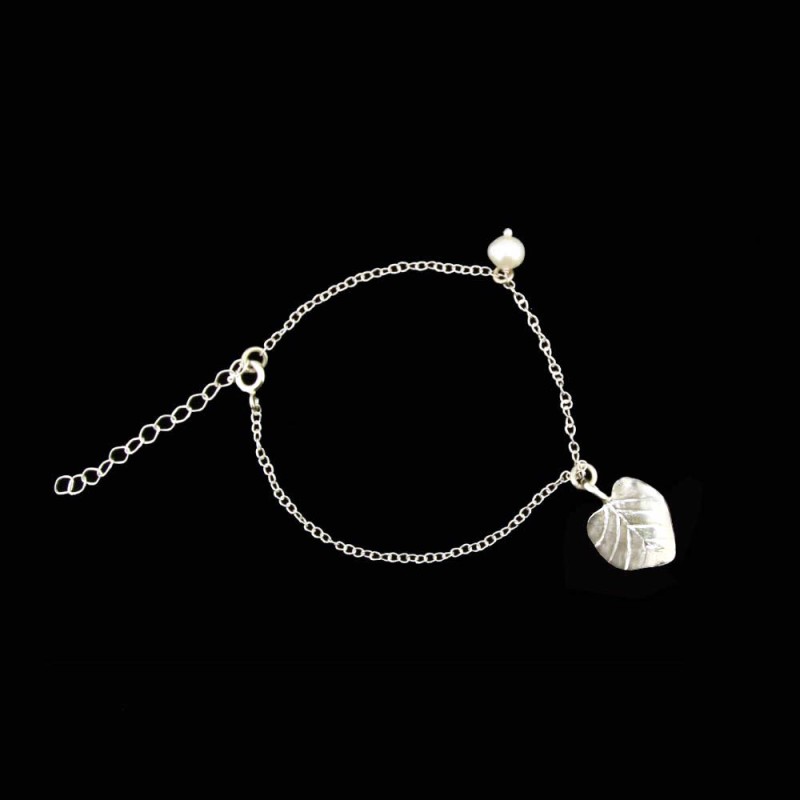 Silver bracelet with leaf and pearl