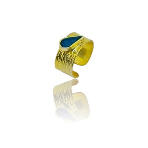 Silver one size ring gold plated with ornate calf and teardrop-shaped case with enamel