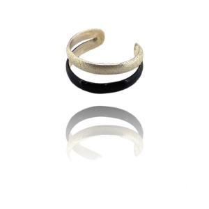 Silver double ring, silver sagre on one side and painted with black enamel on the other